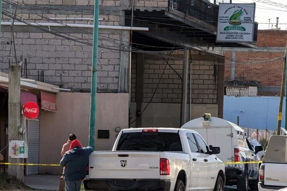 Cuatro empleados de una tortillería, entre ellos una mujer, fueron asesinados en el Municipio de Jerécuaro, al suroeste de Guanajuato.