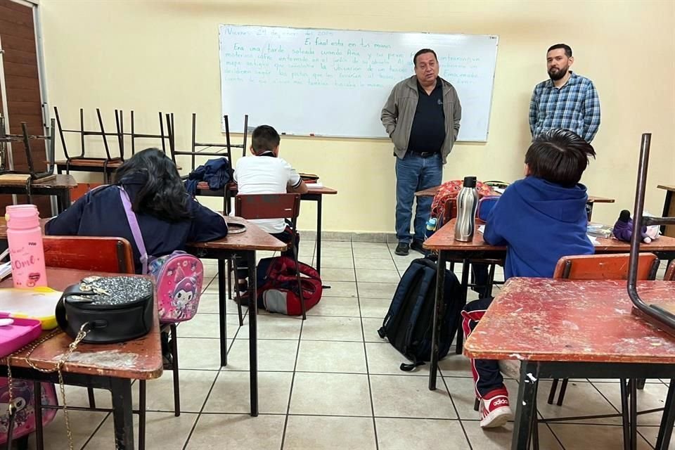 Víctor Manuel Aispuro, director del turno matutino de la escuela Sócrates en la capital de Sinaloa, pide a las autoridades estatales brindar seguridad a las niñas y niños.