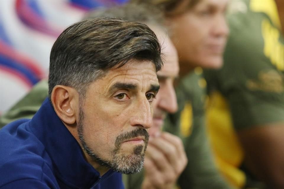 Veljko Paunovic fue indiferente a los reproches de la afición de Chivas que antes lo idolatró, pero no a la sensación rara de estar del otro lado.