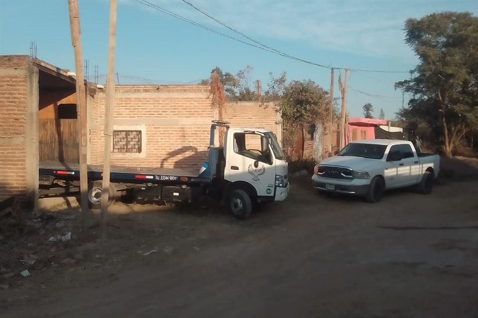 Dos vehículos robados y otro más con alteraciones fueron localizados por policías de Tonalá, durante operativo en la Colonia Guadalupana.