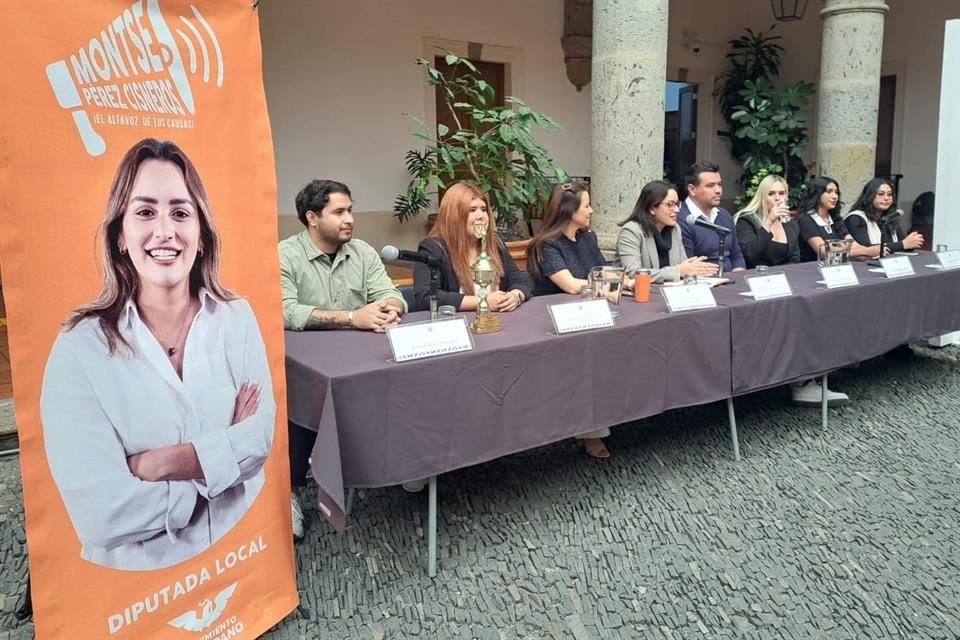 Diputada Montserrat Pérez y la coordinadora de MC en el Estado, Mirza Flores, presentaron a los ganadores del concurso.
