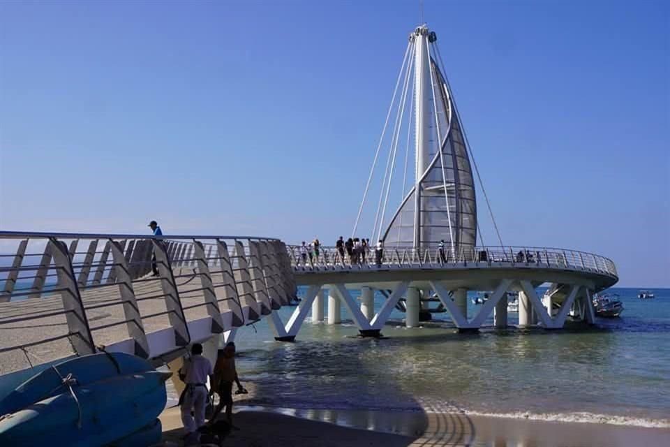 Bancada de Morena reconsideraría su postura sobre la cuota que el Ayuntamiento de Puerto Vallarta pretende imponer a turistas extranjeros.