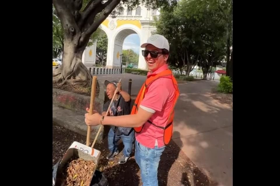 En 2022, 'Fofo' Márquez cerró el Puente Matute Remus en Guadalara y parte de su pena fue hacer trabajo comunitario.