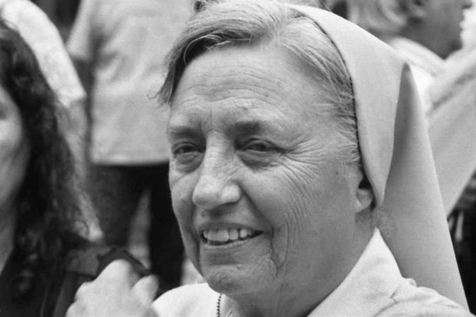 En su libro 'La hermana', la escritora Liliana Viola retrata la historia de la monja argentina Martha Pelloni, activista en Argentina.