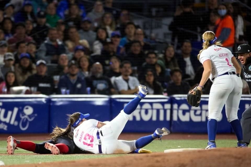 Charros Softbol femenil tuvo una presentación triunfal en la Liga Mexicana de Softbol.