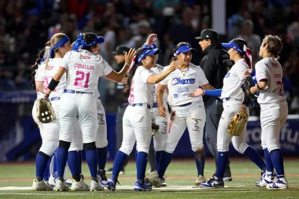 Charros Softbol femenil tuvo una presentación triunfal en la Liga Mexicana de Softbol.