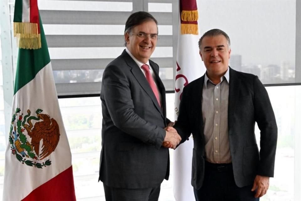 El Secretario de Economía, Marcelo Ebrad, se reunió con Francisco Cervantes, presidente del CCE.