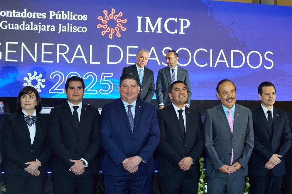 Ulises Cid Martínez Navarro durante la toma de protesta como nuevo Presidente del Colegio de Contadores Públicos de Jalisco.