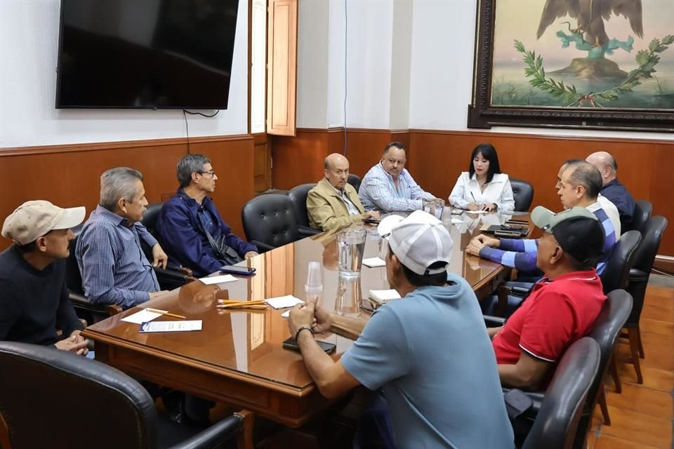 La reunión de transportistas con la legisladora Arizmendi se realizó ayer.