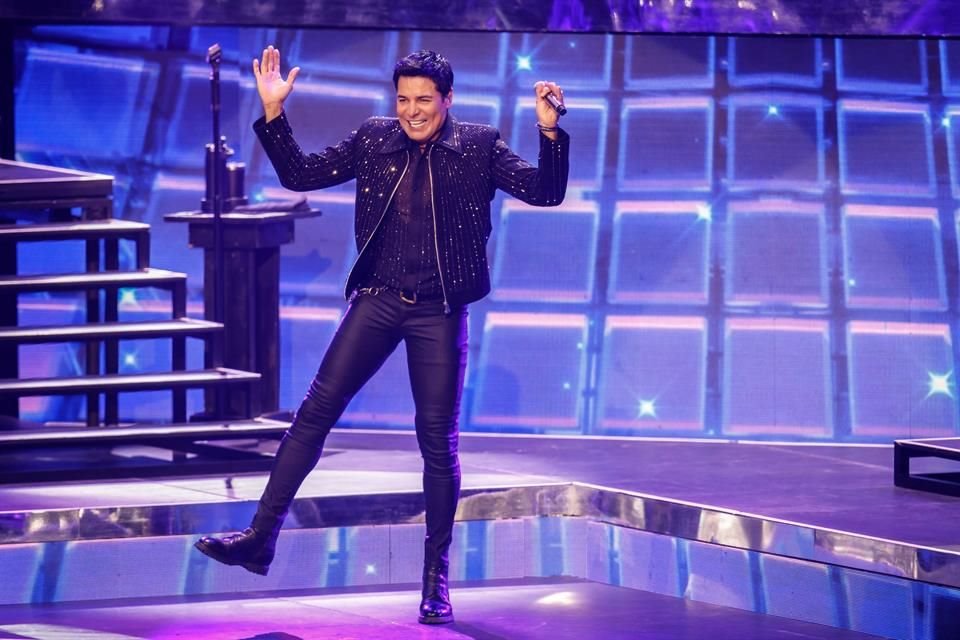 Chayanne durante el Concierto en el auditorio Telmex con su Bailemos otra vez tour 2025.