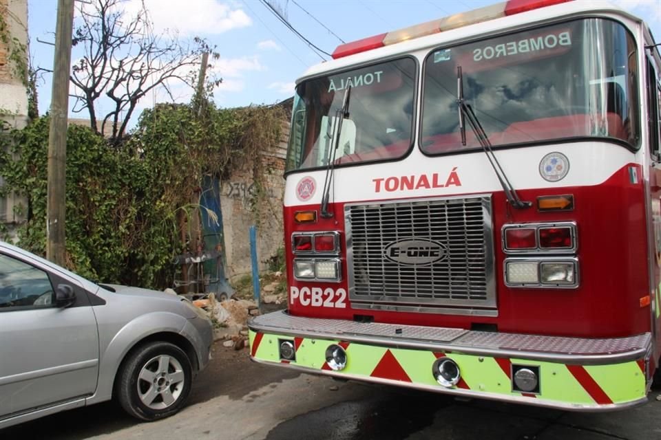 Se necesitaron 14 bomberos, dos motobombas y una pipa para apagar el fuego.