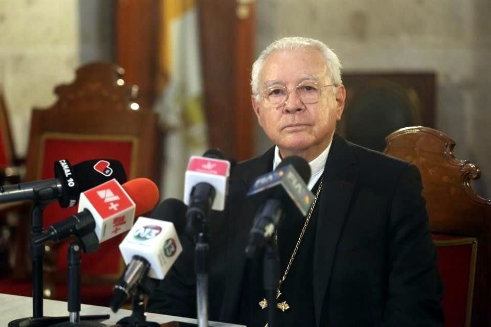 José Francisco Robles Ortega, Cardenal de Guadalajara, en rueda de prensa luego de oficiar la misa de domingo en la Catedral.