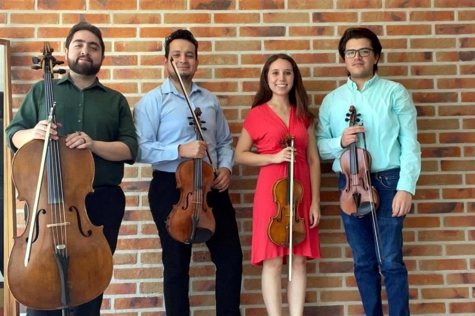 Ensamble de Cuerdas Andrómeda, integrado por músicos de la Orquesta Sinfónica Juvenil de Zapopan.