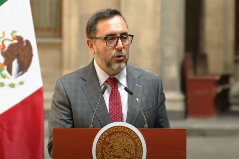 El director del Politécnico, Arturo Reyes, en evento en Palacio Naciona, ante Sheinbaum.