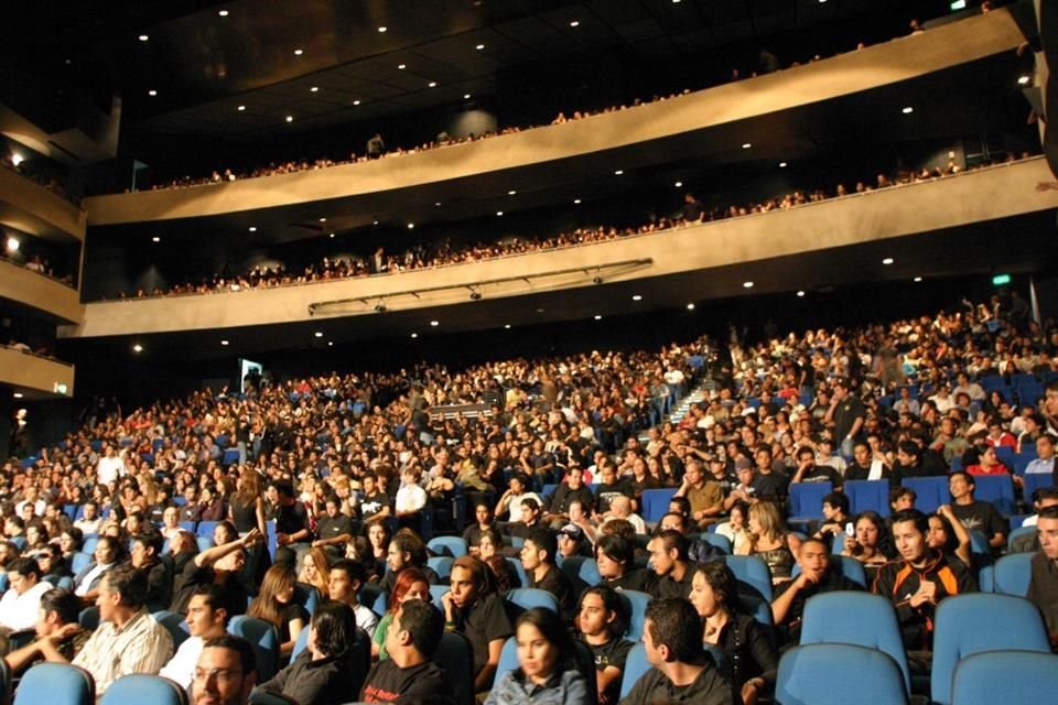 El Teatro Diana está de manteles largos, pues cumple hoy 20 años, por lo que hacemos un recuento de sus momentos más emblemáticos.