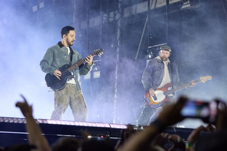 El Estadio 3 de marzo vibró con Linkin Park y su gira From Zero, que abrió con una versión de 'El Rey', de Vicente Fernández.