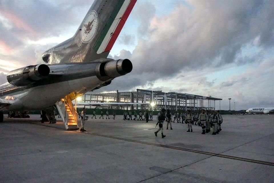 Efectivos de la Guardia Nacional que partieron vía aérea.