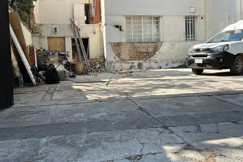 Así van las obras de demolición en la Casa Karam, ubicada sobre la Avenida Vallarta.