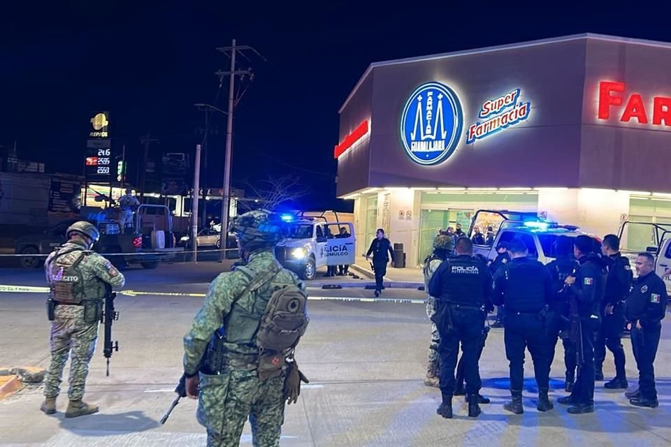 Un hombre muerto y una policía lesionada fue dejó un ataque armado dentro de una farmacia, en la Colonia Unión del Cuatro, en Tlajomulco.