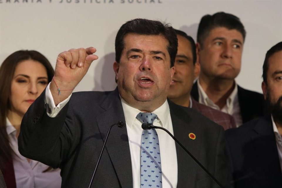En entrevista en San Lázaro, el diputado morenista Pedro Haces refrendó que las 40 horas van, pero su instauración será gradual en los próximos cinco años.