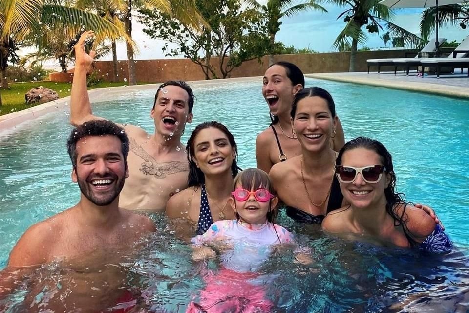 Aislinn Derbez compartió una foto donde aparece el regio.