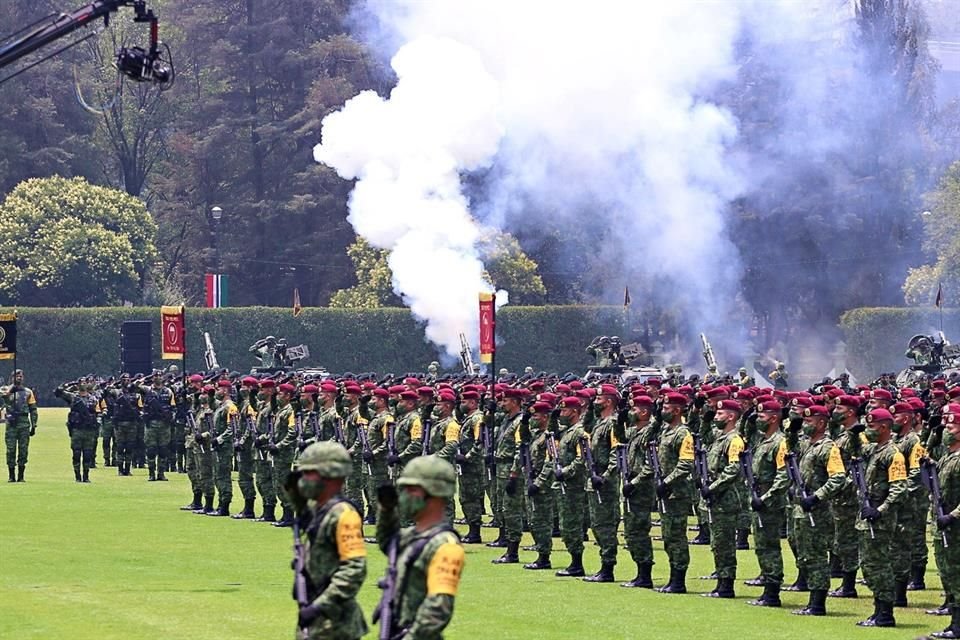 Traslado y entrega de mercancía, como telas, ropa y juguetes, a comunidades pobres estará a cargo del Ejército en 'Tianguis del Bienestar'.