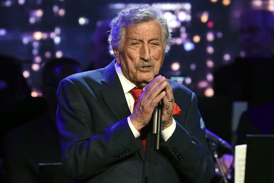 Tony Bennett se retirará de los escenarios por orden médica, luego de que el cantante fuera diagnosticado con Alzheimer desde 2016.