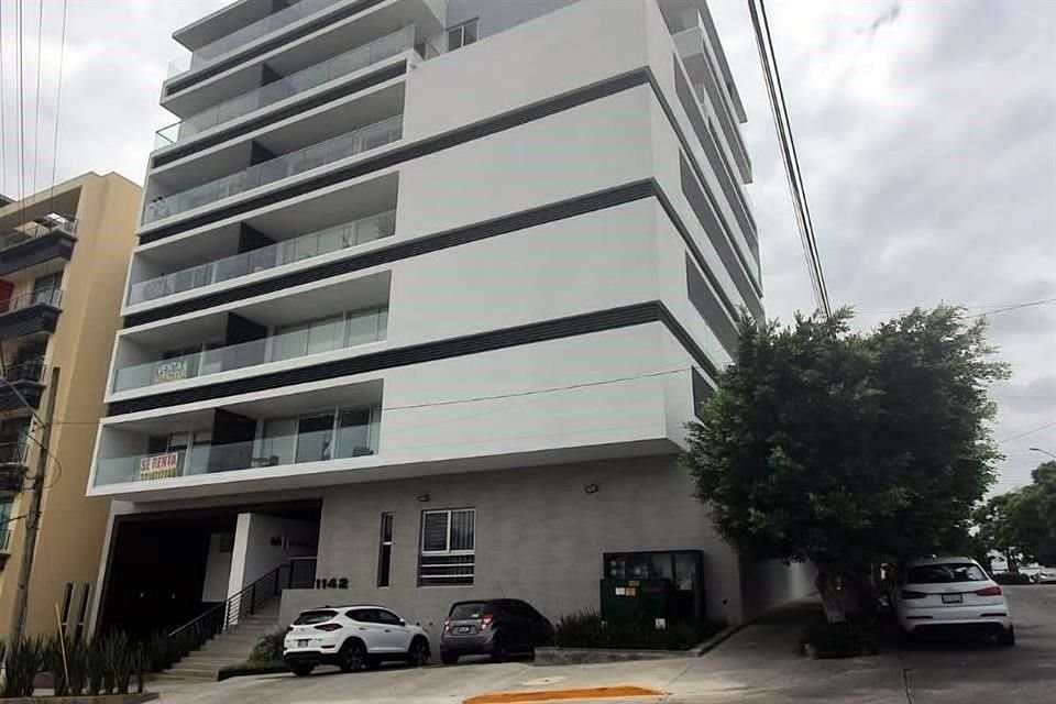 La Torre Providencia se ubica en Alberta y Otranto, en Providencia.