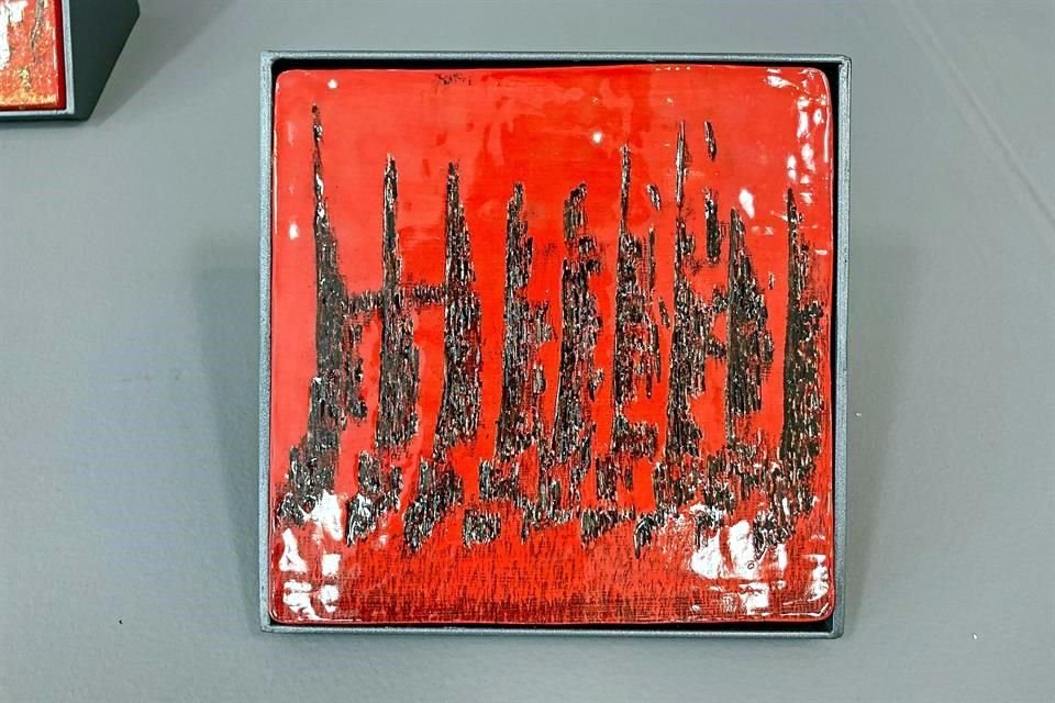 'Cardenal común en Mederos II', 2021. Cerámica con esgrafiado.