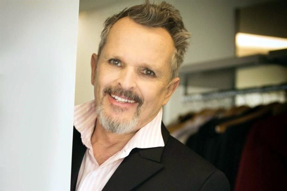 El cantante Miguel Bosé se despidió, en sus redes sociales, dijo que regresará en octubre antes de que se publique su autobiografía.