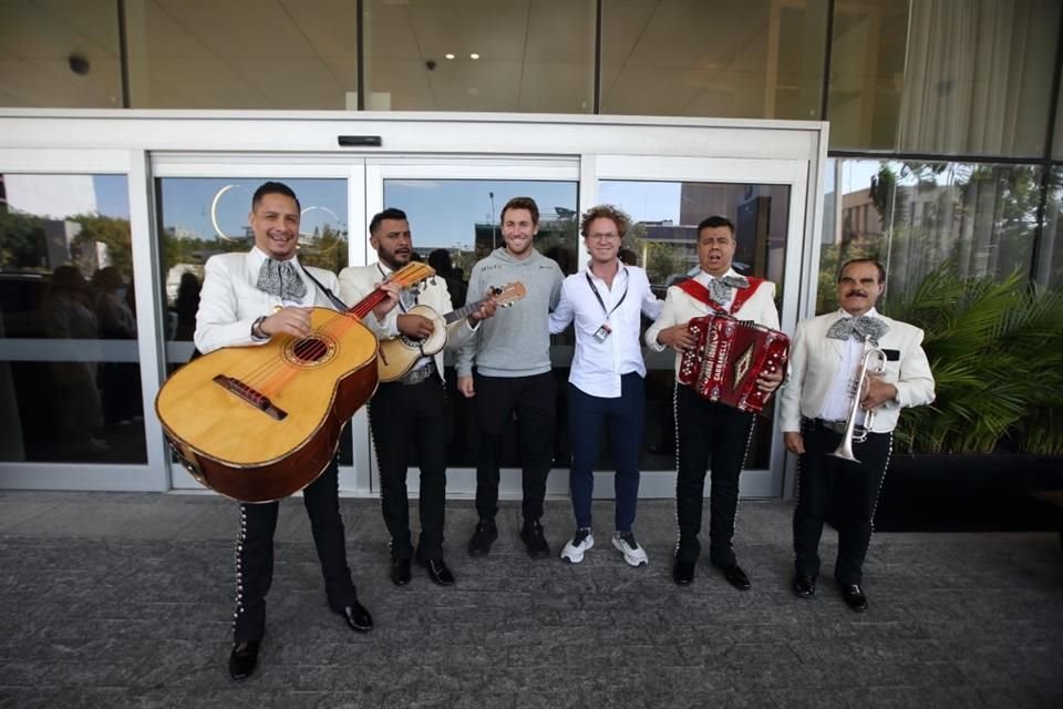 Casper  Ruud fue recibido a su llegada por un mariachi y por Gustavo Santoscoy, organizador del UTS Guadalajara.