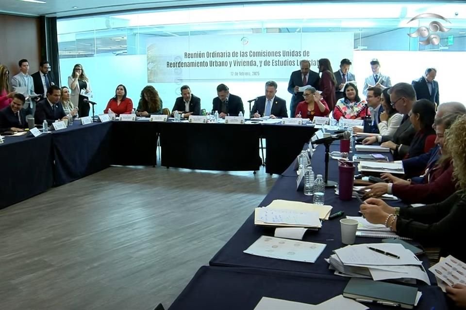 Las Comisiones Unidas de Vivienda y Estudios Legislativos del Senado.