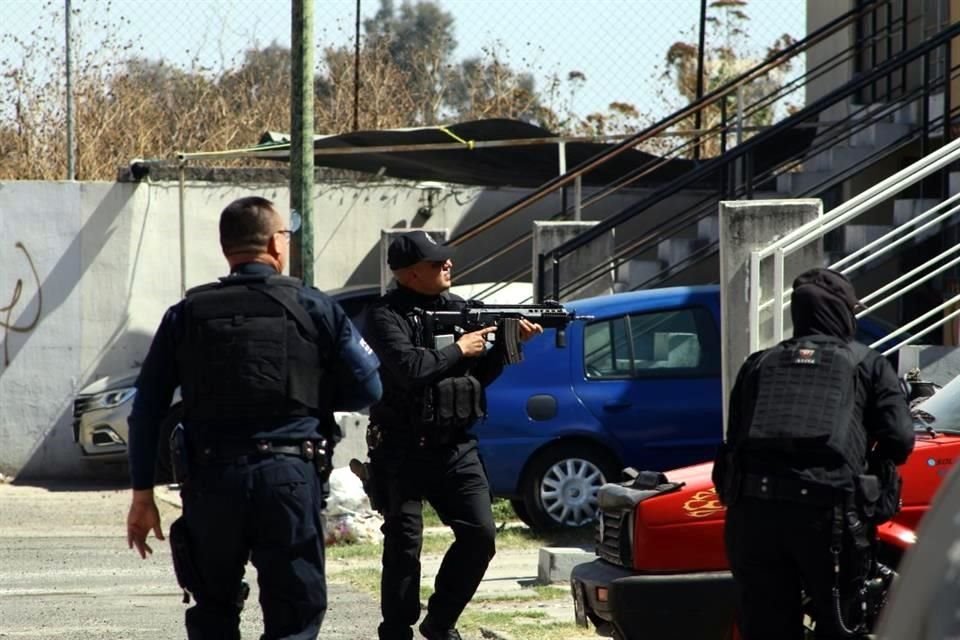 Luego de la refriega, los sospechosos intentaron escapar, pero los gendarmes fueron tras ellos tanto por las azoteas de algunas viviendas como por la calle.