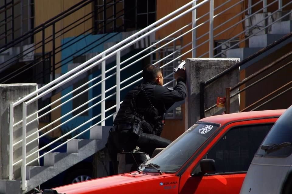 Luego de la refriega, los sospechosos intentaron escapar, pero los gendarmes fueron tras ellos tanto por las azoteas de algunas viviendas como por la calle.