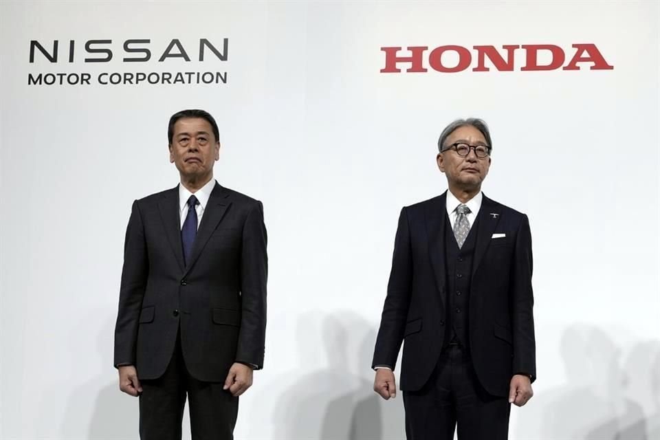 El director general de Nissan, Makoto Uchida (izquierda), y el de Honda, Toshihiro Mibe.