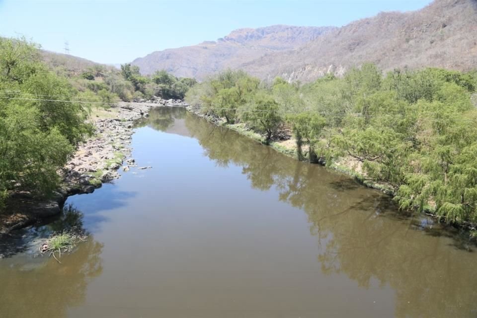 El Río Santiago, que se ha convertido en vertedero de aguas residuales de industrias.