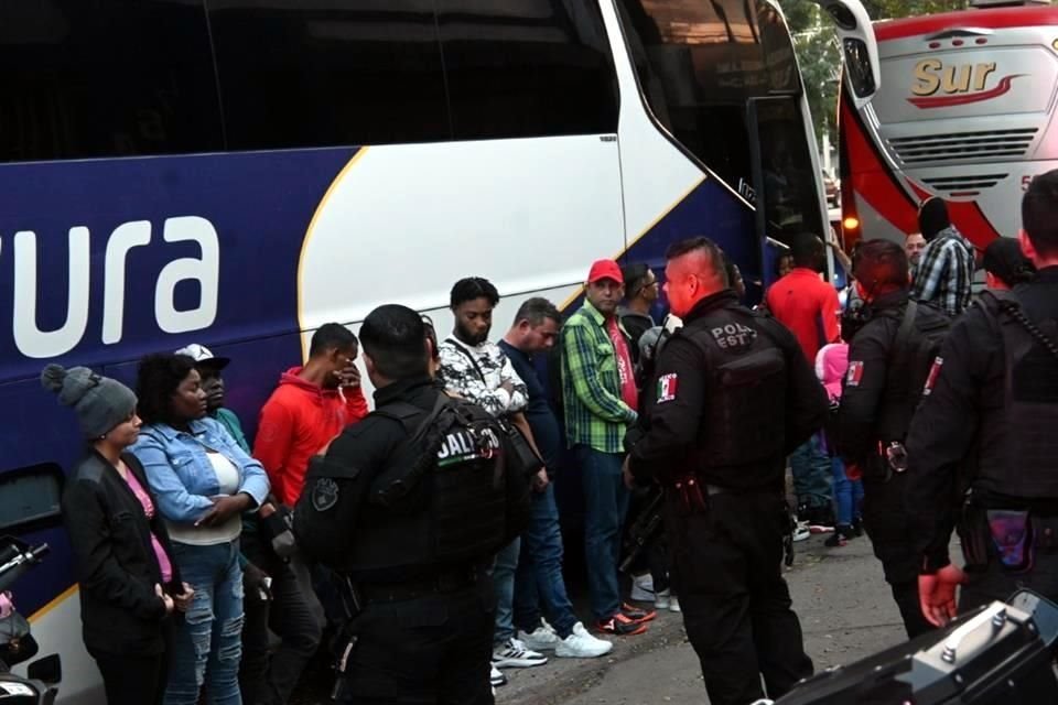 El martes por la tarde alumnos de la Escuela Normal de Atequiza se manifestaron acusando falta de descuentos en autobuses para trasladarse a la Zona Metropolitana de Guadalajara.