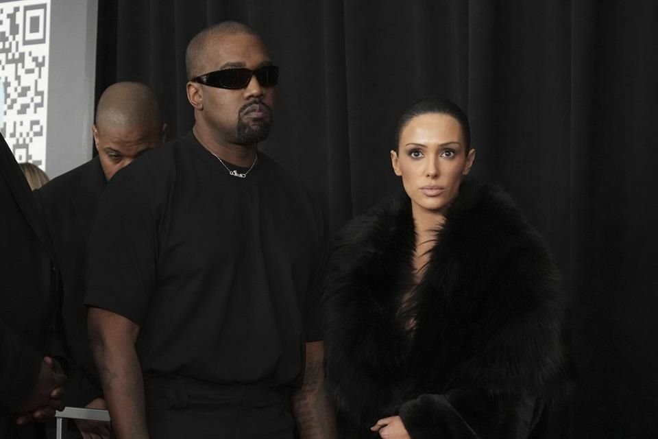 Kanye West y Bianca Censori se separan tras dos años de matrimonio; ella recibirá 5 millones y la casa en Los Ángeles.