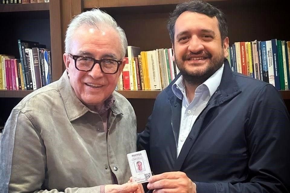 El Mandatario morenista recibió al hijo de AMLO, Andrés López Beltrán.