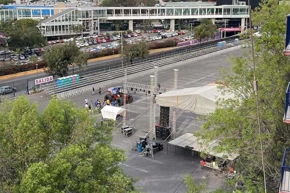 En la explanada autorizan conciertos, espectáculos, venta y exhibición de vehículos. La exhibición de monster trucks se pospuso para el próximo fin de semana.