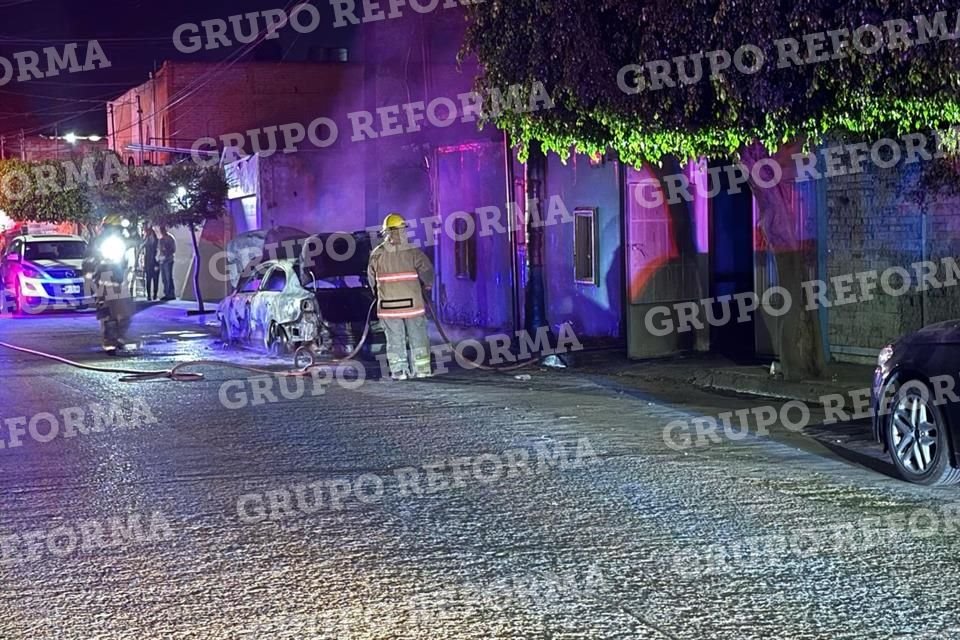 La casa de la familia de Gonzalo Huitrón Reynoso, ex Fiscal Regional de Jalisco asesinado en 2019 en Poncitlán, se quemó esta madrugada, en un aparente atentado.