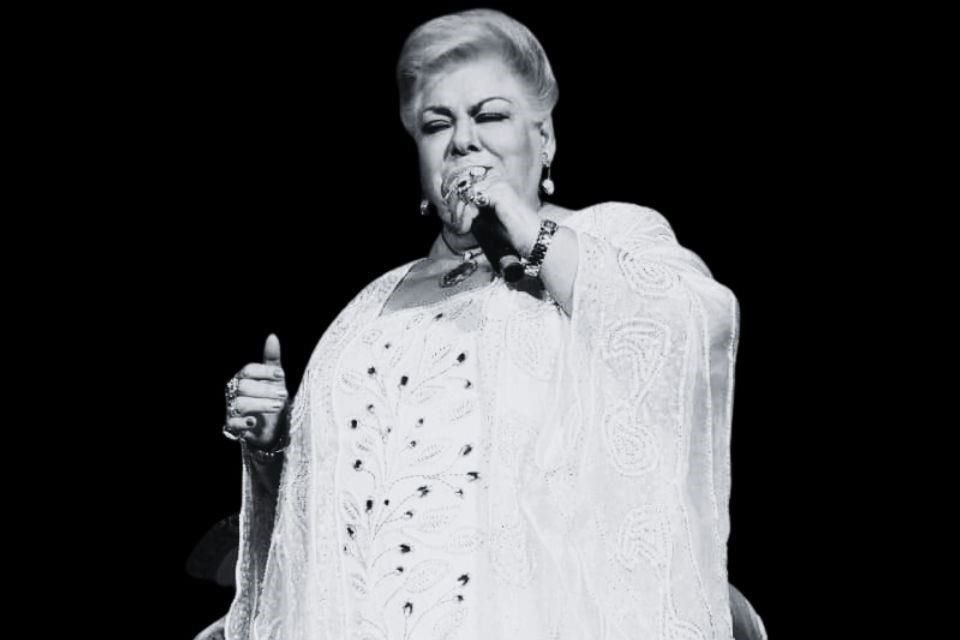 La cantante mexicana Paquita la del Barrio falleció este lunes a los 77 años, según confirmaron sus representantes.