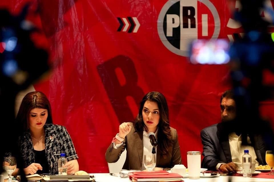 Rueda de prensa encabezada por Laura Haro, presidenta del PRI en Jalisco.