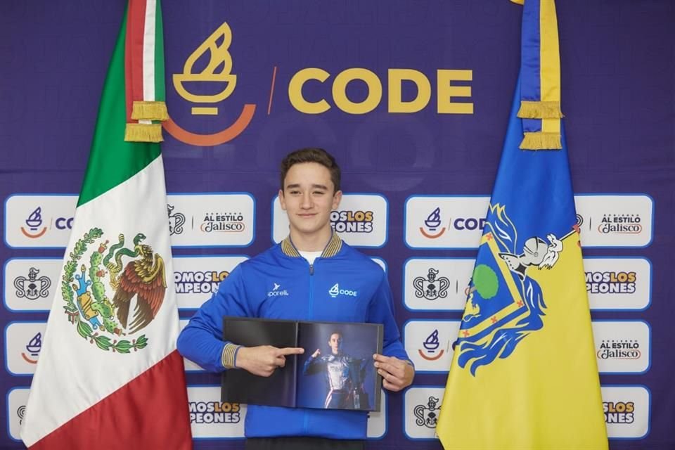 Nicolás Cortés, piloto tapatío de 14 años, se alista para incursionar en autos tipo Fórmula, tras unirse al equipo suizo Jenzer Motorsport.