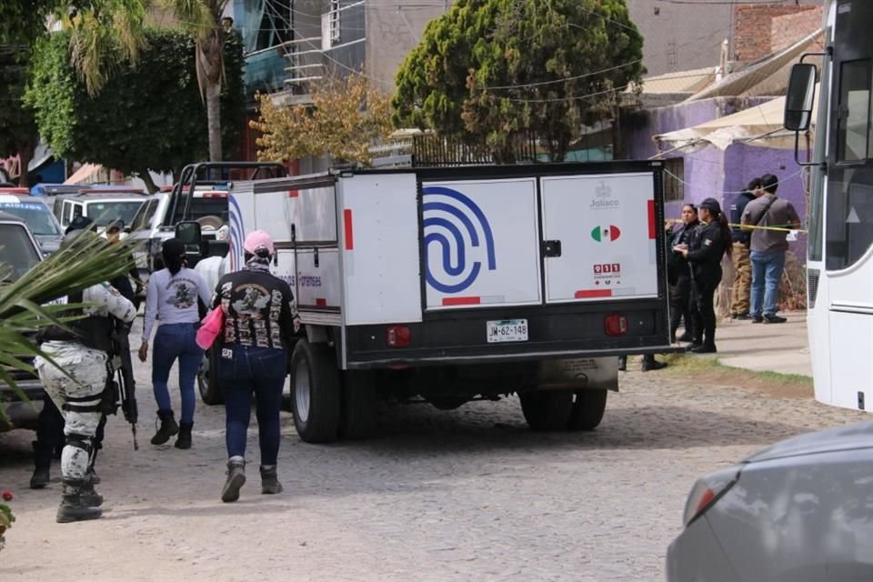 Mientras pegaban fichas de búsqueda, integrantes del colectivo Guerreros Buscadores fueron alertados de que había un cuerpo en la zona.