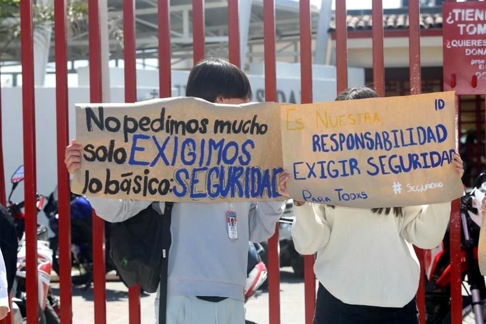 La Sociedad de Alumnos de la Preparatoria 9, reporta que tienen conocimiento de al menos diez asaltos a estudiantes en el último mes.