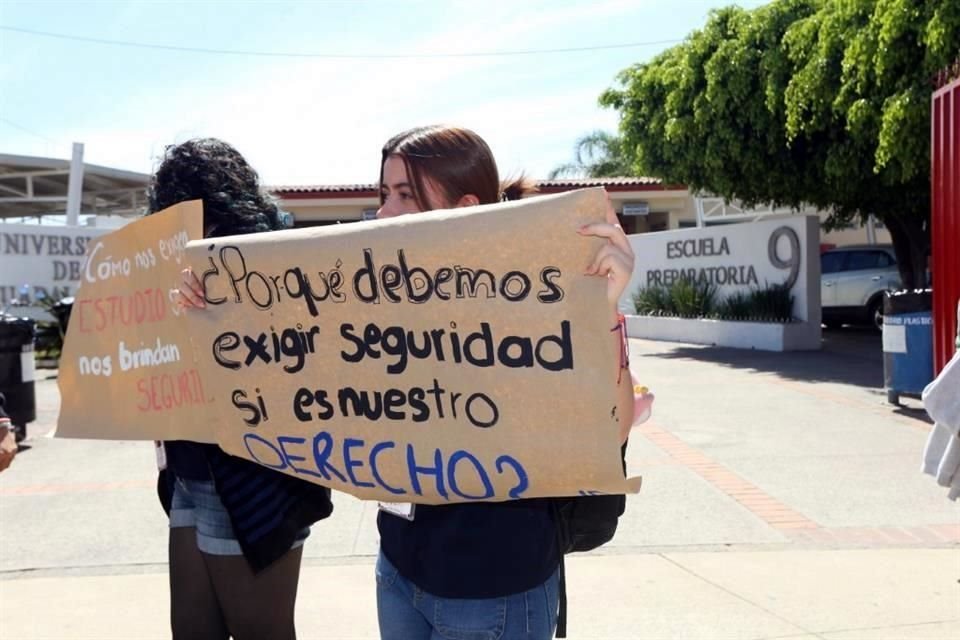 Alumnos acusan falta de iluminación y patrullaje en los alrededores de la Prepa 9 de la Universidad de Guadalajara.