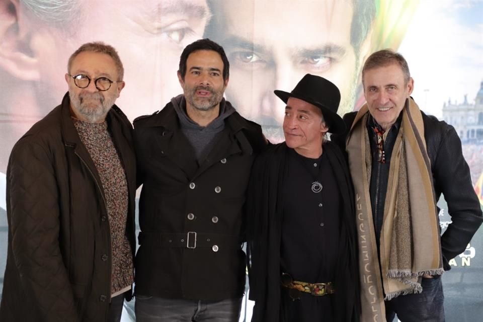 Roberto Sosa y Luis Roberto Guzmán protagonizan 'Por la Punta de la Nariz', una sátira política que llega al Teatro Varsovia el 2 de abril.