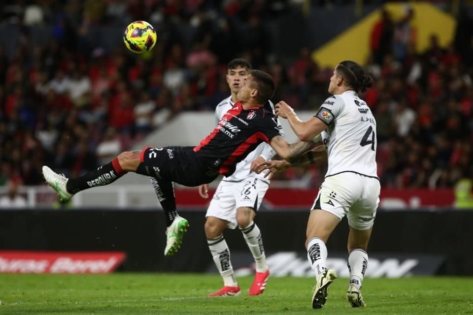 Los Rojinegros, que necesitan enderezar el rumbo para aspirar a la clasificación, visitan el domingo a Santos.