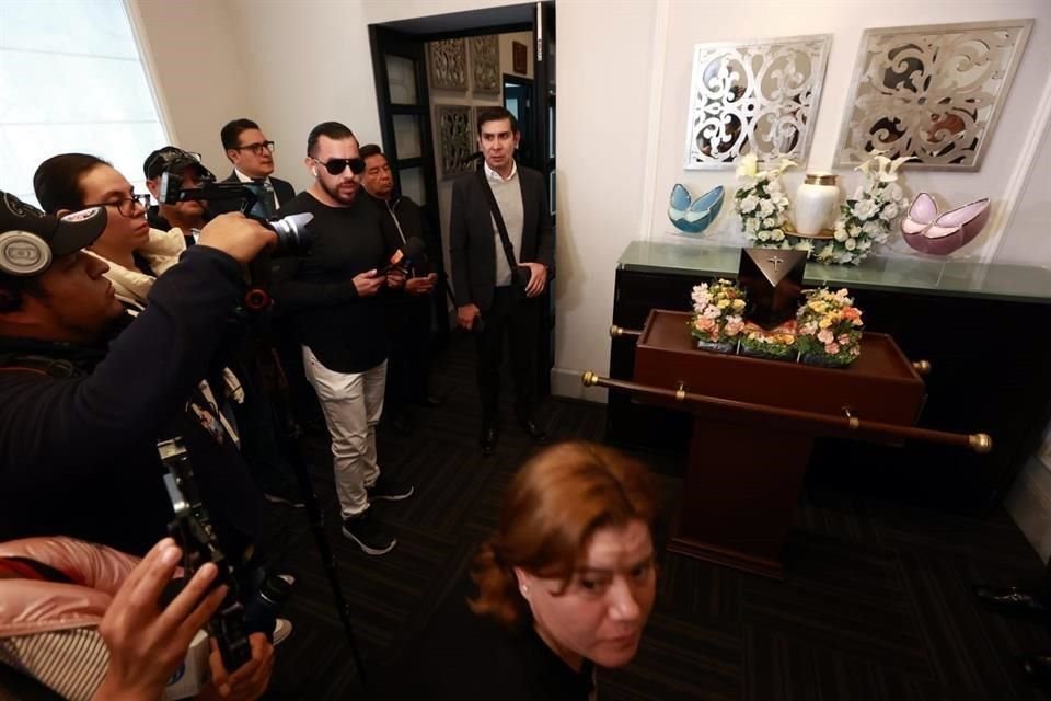 Las cenizas de la cantante arribaron a la funeraria en la colonia Juárez, la mañana de este viernes.